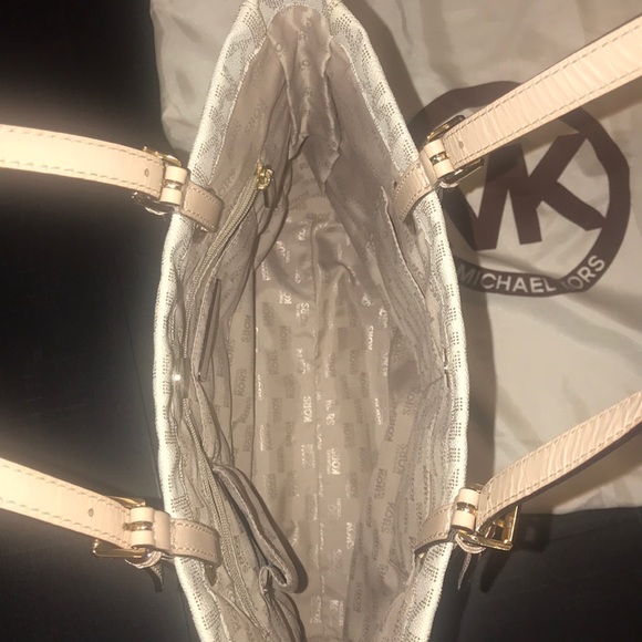 Micheal Kors Shoulder Bag - Picture 3 of 5